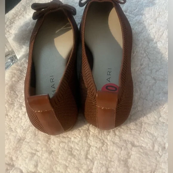 Tahari Slip on Bow detailed preppy Women's pointed toe Brown Flats, NWT, size 10 - Picture 3 of 10